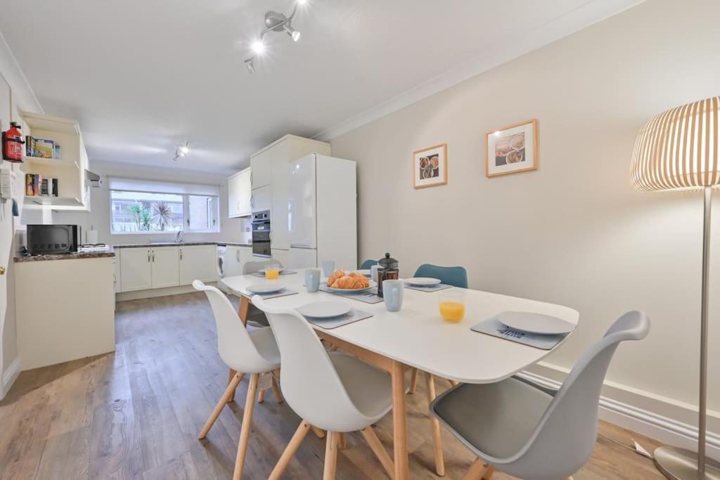 Spacious Sandbanks Apartment Near Beach And Bars With Free Parking Poole Exterior foto