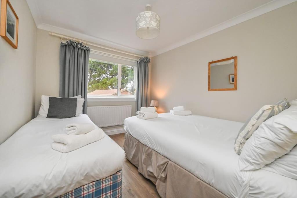 Spacious Sandbanks Apartment Near Beach And Bars With Free Parking Poole Exterior foto