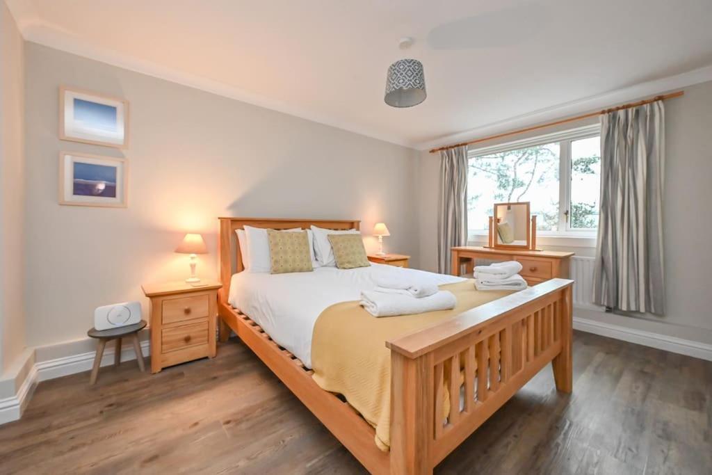 Spacious Sandbanks Apartment Near Beach And Bars With Free Parking Poole Exterior foto